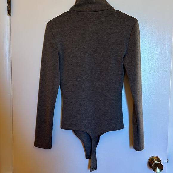 NWOT Express Body Contour Luxe Lounge Long Sleeve Henley Bodysuit Grey Small - Picture 4 of 10